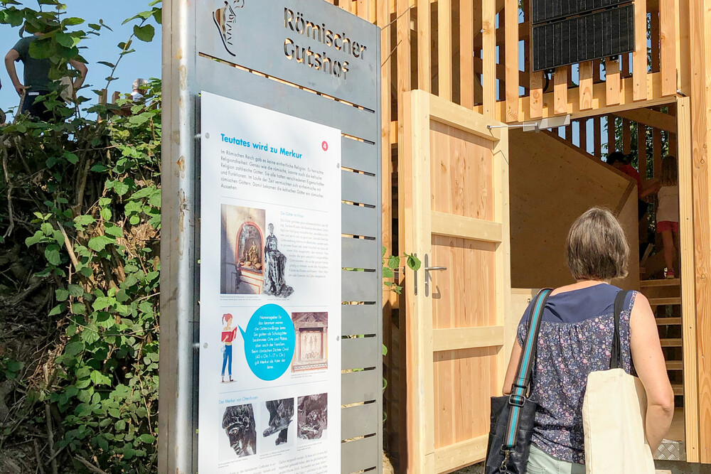 Infostele auf dem Erlebnisrundgang – Kulturabenteuer «Römischer Gutshof»