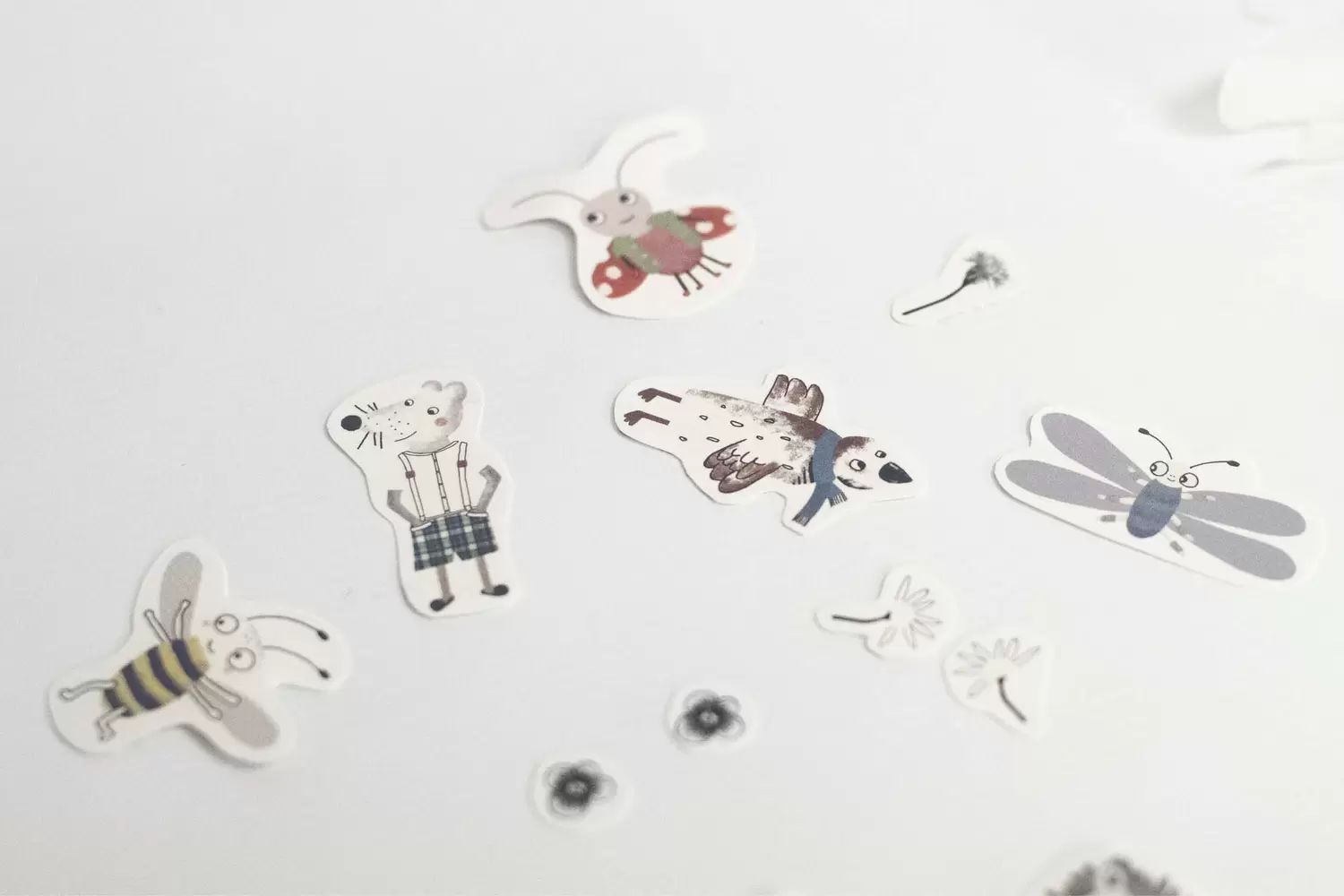 Kraft-Tattoos ausgeschnitten, Illustrationen  – Kraft-Tattoos mit Karten und Kartenhalter, byminz Naturprodukte, Luzern