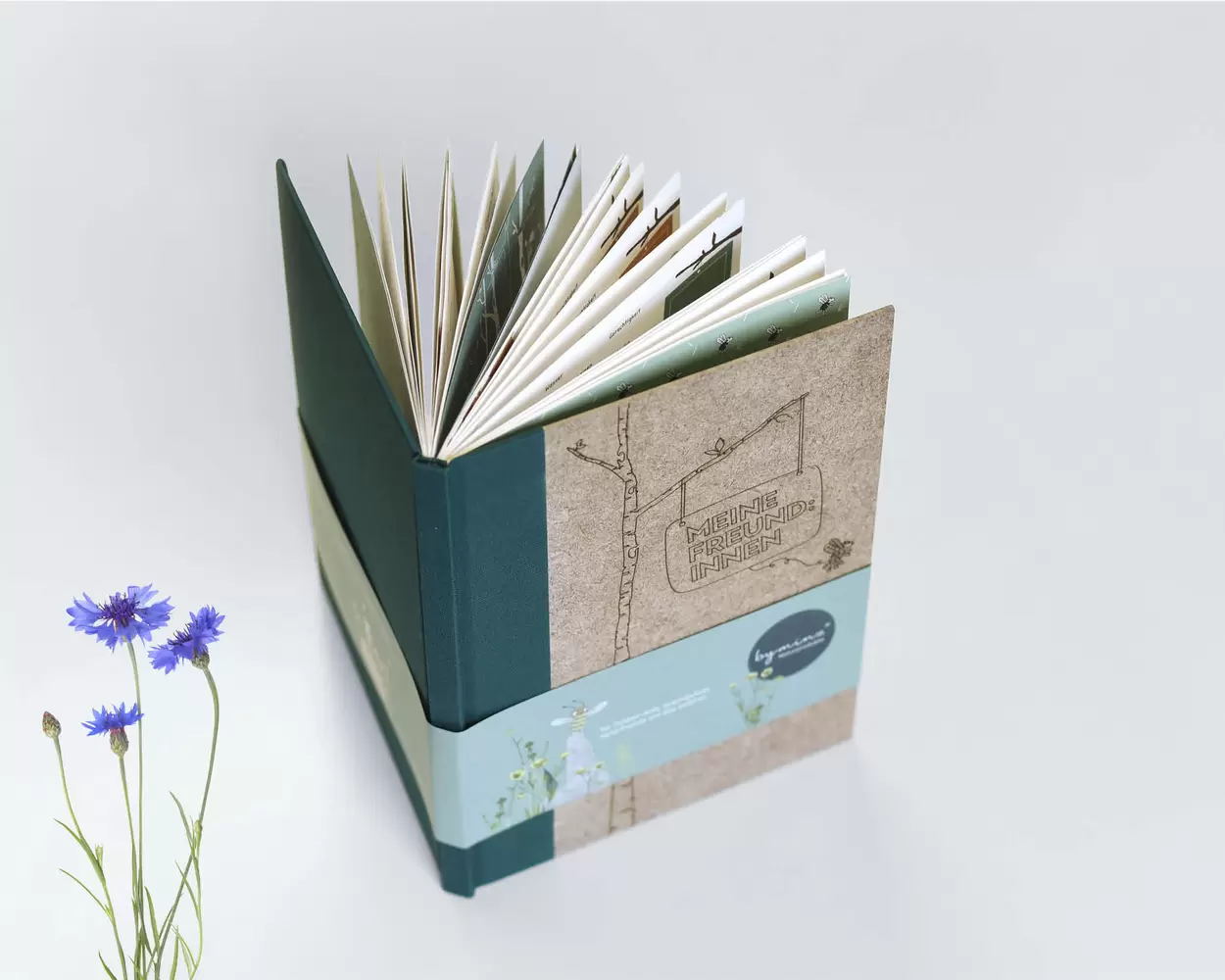 Umschlag und Naturillustration, Holz-Cover – Das Freund:innenbuch, byminz Naturprodukte, Luzern