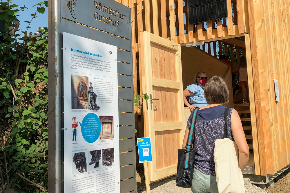 Infostele auf dem Erlebnisrundgang – Kulturabenteuer «Römischer Gutshof»